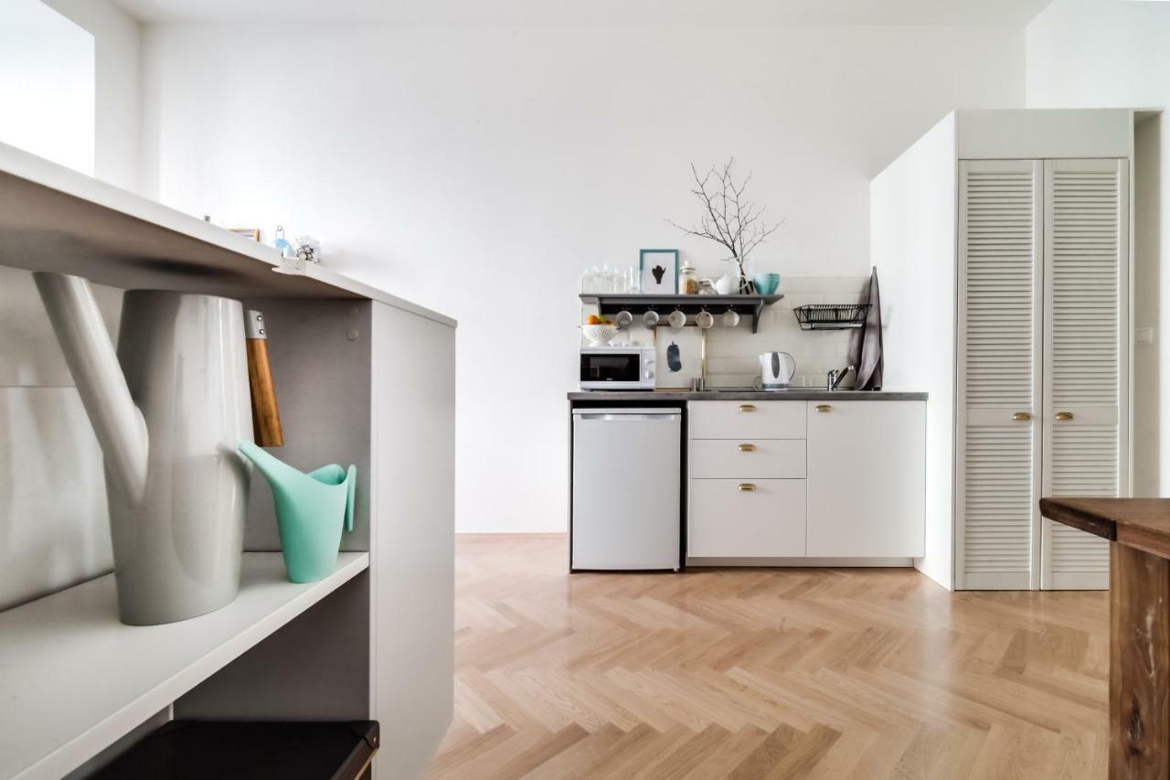 Trendy Local Apartment Прага Екстер'єр фото