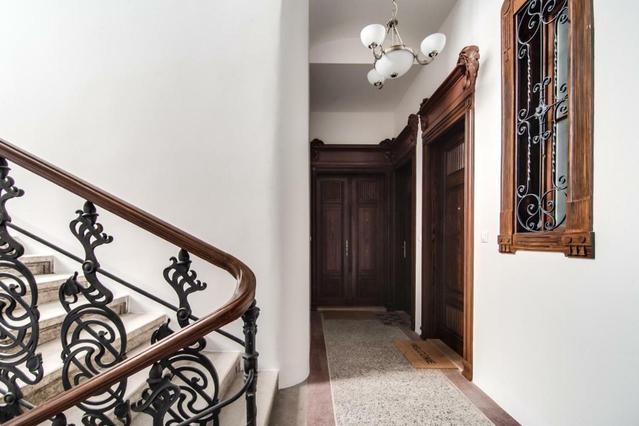 Trendy Local Apartment Прага Екстер'єр фото