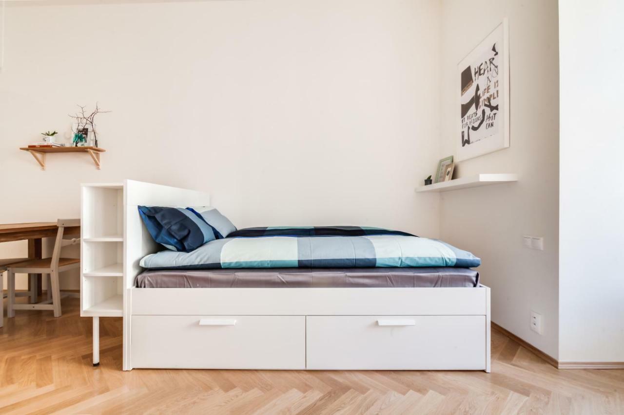 Trendy Local Apartment Прага Екстер'єр фото