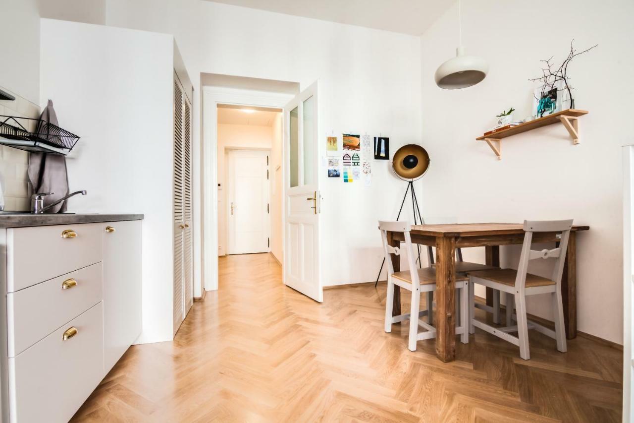 Trendy Local Apartment Прага Екстер'єр фото