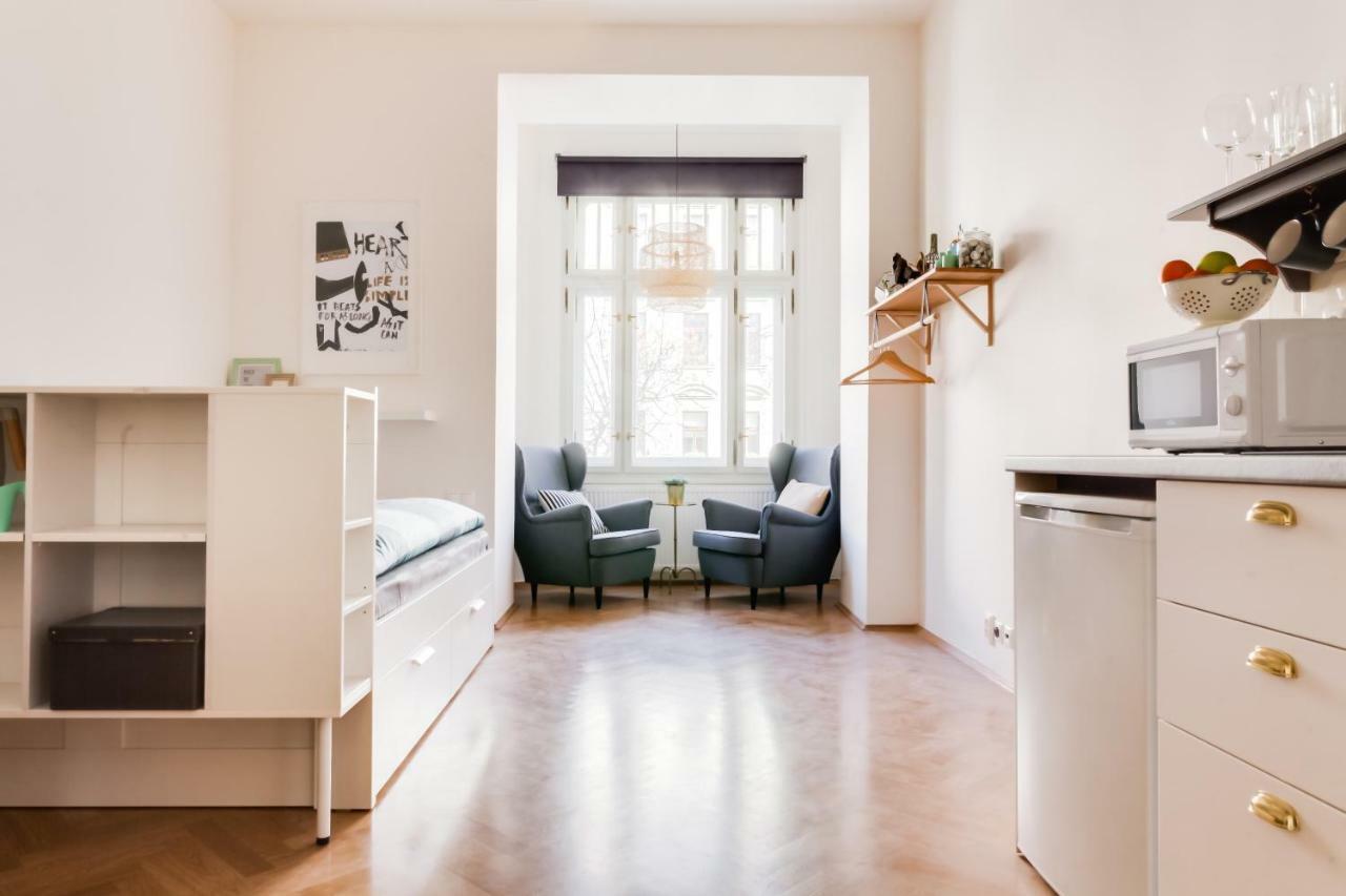 Trendy Local Apartment Прага Екстер'єр фото